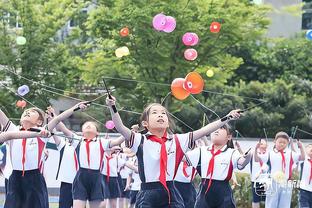 球迷向场地内投掷饮料瓶，湖南湘涛主场被足协予以警告